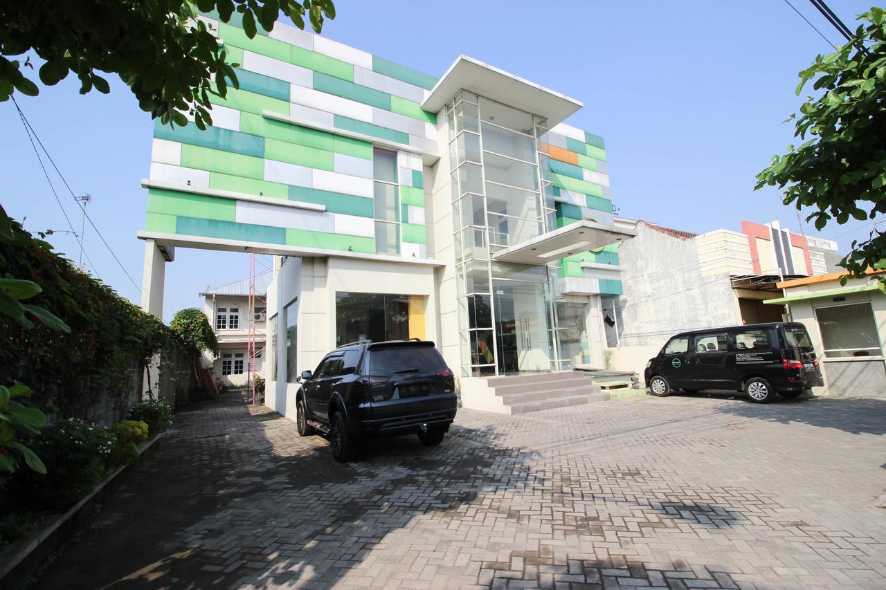 Reddoorz Plus Near Keraton Yogyakarta 2 Bagian luar foto